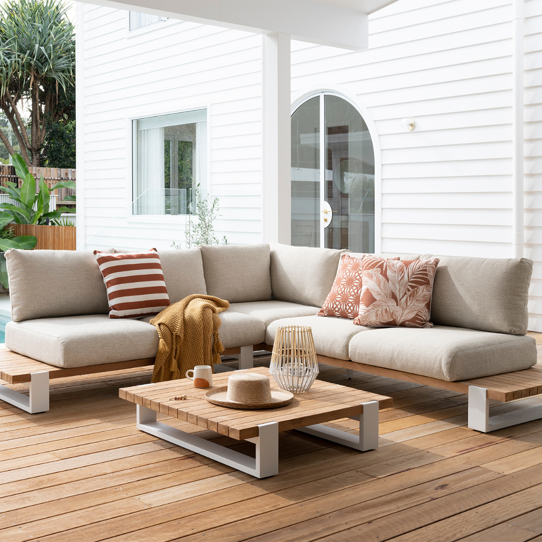 Outdoor online corner lounge