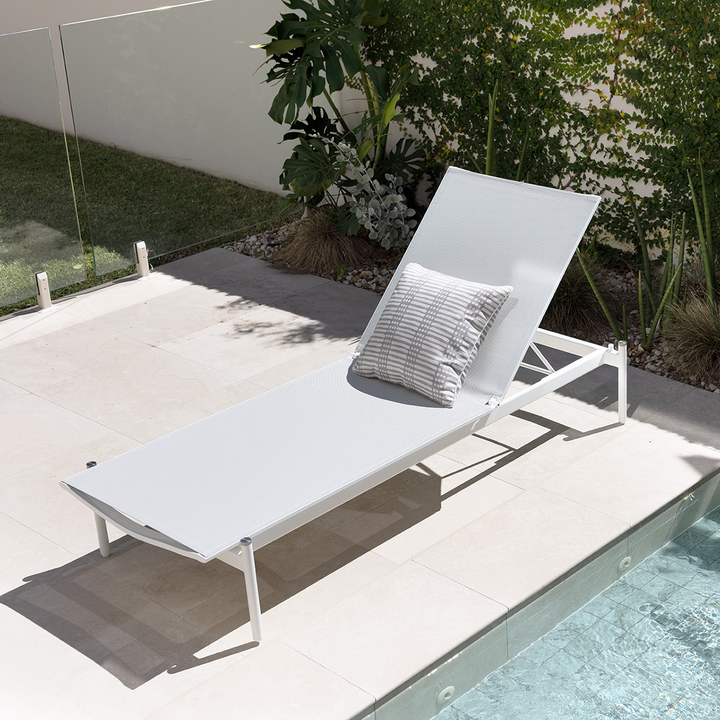 SUNNY SUNLOUNGE
