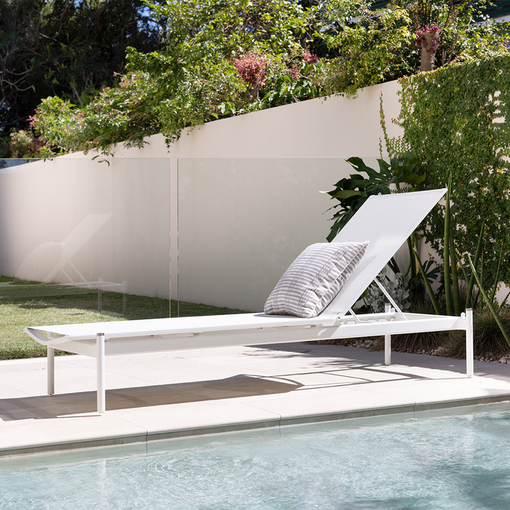 SUNNY SUNLOUNGE