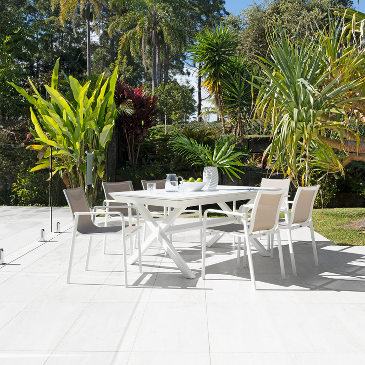 TANGO EXTENSION TABLE & CHIC CHAIR SETTING