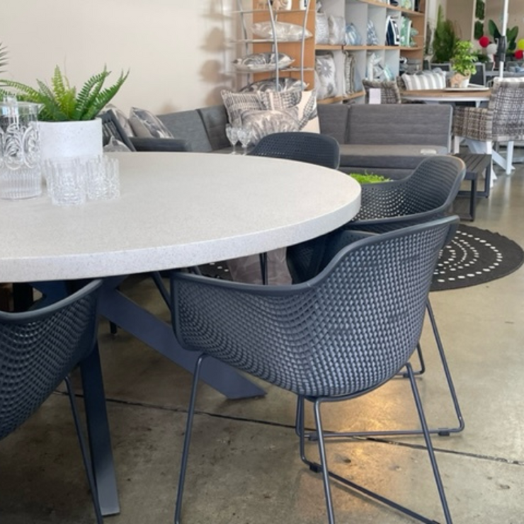 Sonic & Laguna Dining Setting