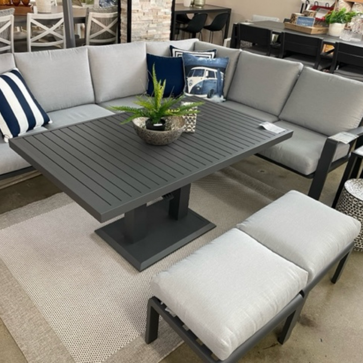 CARRINGTON CORNER CASUAL DINING SETTING
