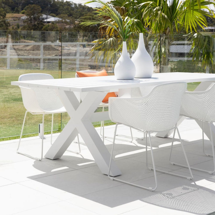 Magnolia & Laguna Dining Setting