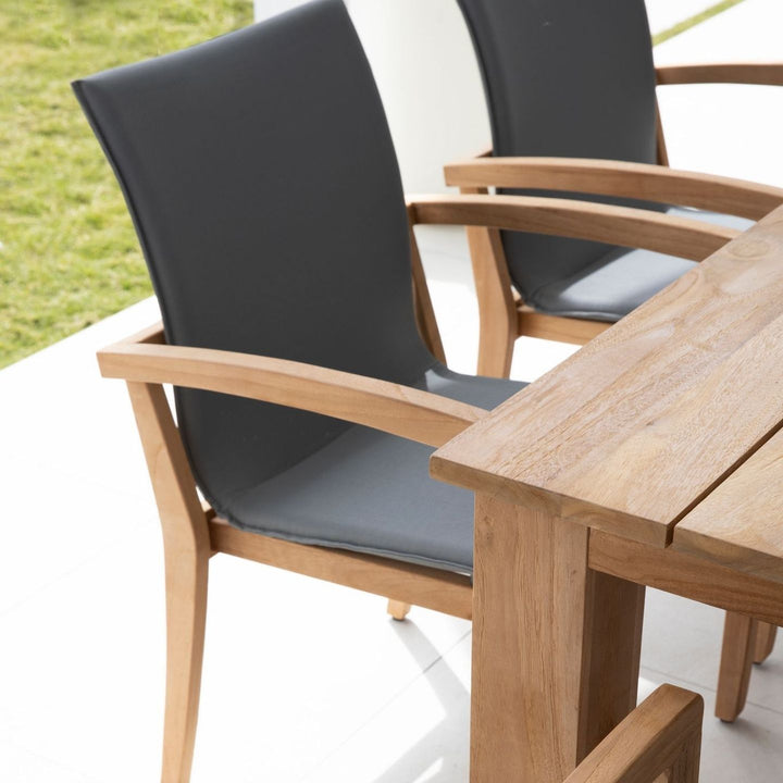 Brooklyn and Verona Dining Setting