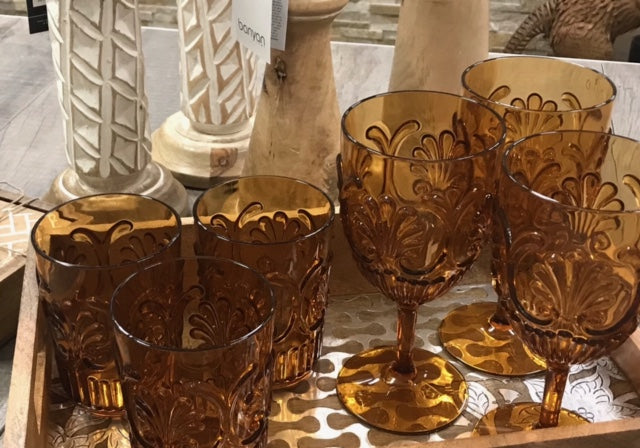 ACRYLIC WINE GLASS SCALLOP DESIGN - AMBER