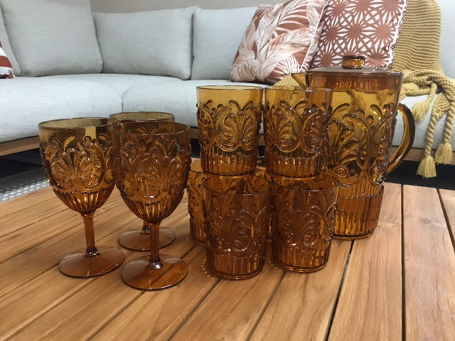 ACRYLIC JUG SCALLOP DESIGN - AMBER