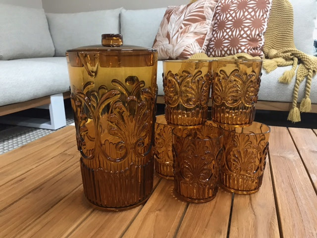 ACRYLIC JUG SCALLOP DESIGN - AMBER